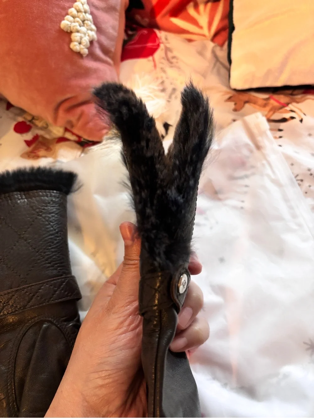 CHANEL Black Quilted Lambskin Cashmere Fur Gloves Size 7